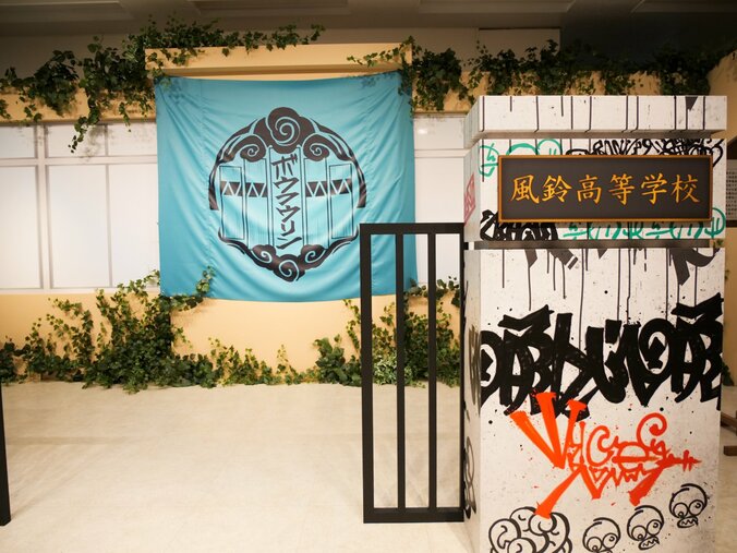 【写真・画像】校門やフラッグ、フォトスポットなど充実の展示!『WIND BREAKER』原画展東京会場レポート 1枚目