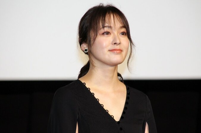 AKIRA、特殊メイクでおじいちゃんに　学校での撮影で生徒に気づかれず苦笑い 5枚目