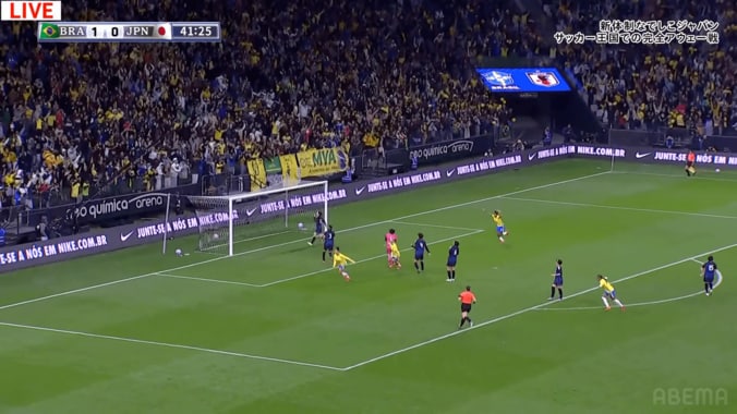 「レベチだ…」なでしこジャパン置き去りの“超加速ドリブル”にファン騒然！「推進力えぐい」「身体能力が違いすぎる」ブラジル女子FWケロリンがゴール演出の瞬間 4枚目