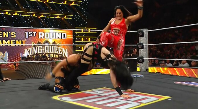 デビルズ・キスをカットするラケル