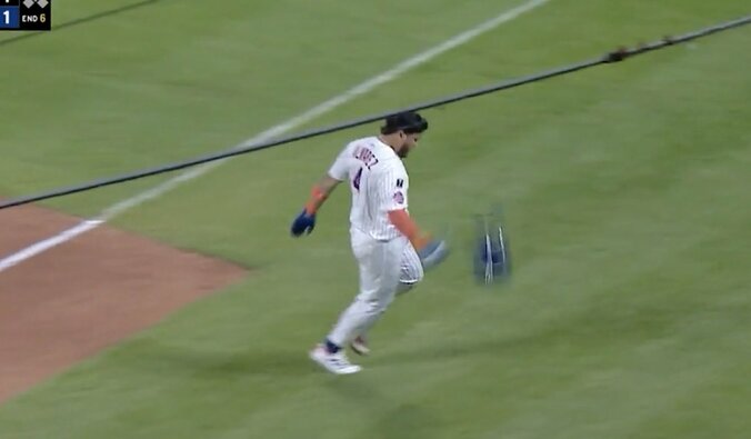 【写真・画像】なんだこれは…？ 最強右腕スキーンズに“打者ドン引き”「怪物すぎる」「これは打てない」1150億円男が“マン振り三振”→黙ってベンチに立ち去る　1枚目