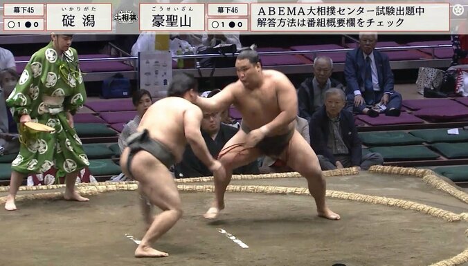 張り手を喰らう碇潟