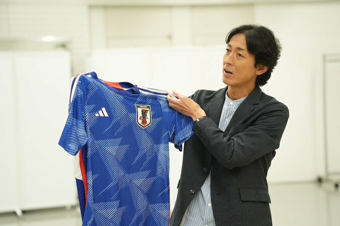 ナイナイ矢部と日向坂46影山が「アディダス サッカー日本代表 2022 ユニフォーム」を芸能人初着用 2枚目