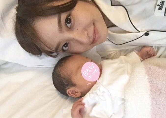 木口亜矢、生後3日目の娘との2ショット公開「少しずつ出産した実感がでてきているところです」 1枚目