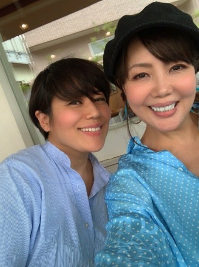 小川菜摘、久しぶりの青木さやかとショッピング「お買い上げ&直ぐ着替える（笑）」 1枚目