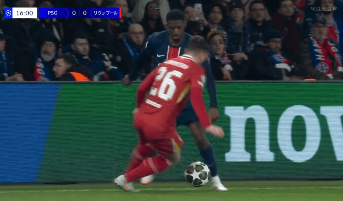 えっ、倍速映像！？ PSG最強ドリブラーの“超人突破”にファン衝撃「デンベレ神」「化け物や」「えぐいてぇ…」リヴァプール２選手を瞬殺した瞬間 5枚目