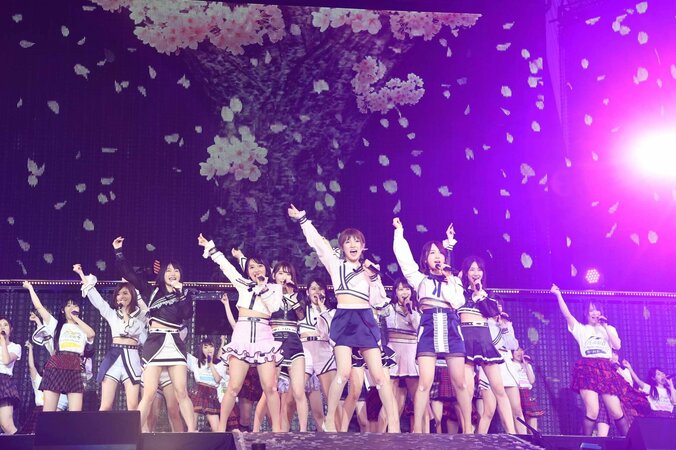 AKB48・小栗有以が初センター楽曲でセクシーダンス＆新チーム体制お披露目 2枚目