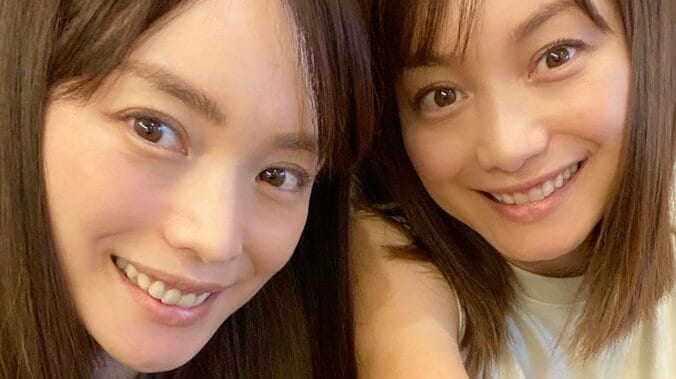 【写真・画像】エビちゃん（46） “双子の妹”とは頻繁にテレビ電話「2人で消化できない悩みは母も」　1枚目