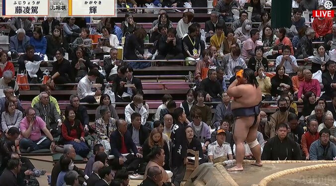 サングラス姿の上地雄輔