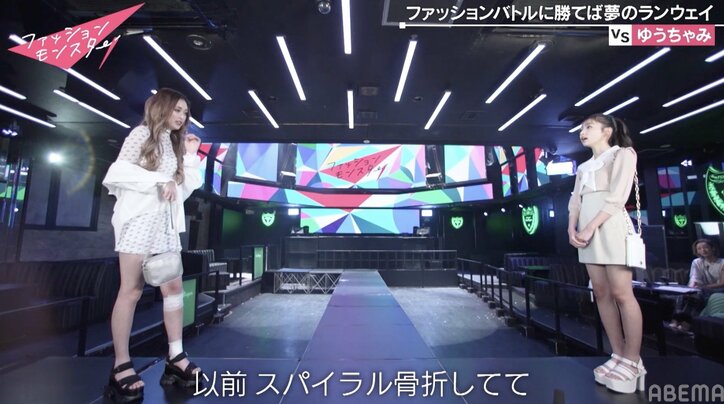 “スパイラル骨折”のゆうちゃみ 美脚に包帯を巻いた姿に絶賛の声「流行りそう」「包帯さえもおしゃれに見える」