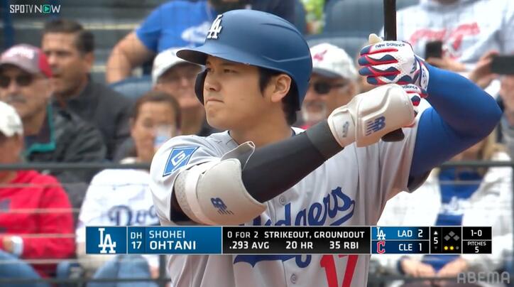 【写真・画像】どうした…大谷翔平、打席での“仕草”に「大丈夫か？」「肩気にするの怖」カメラが捉えた瞬間、ファンから心配の声　1枚目