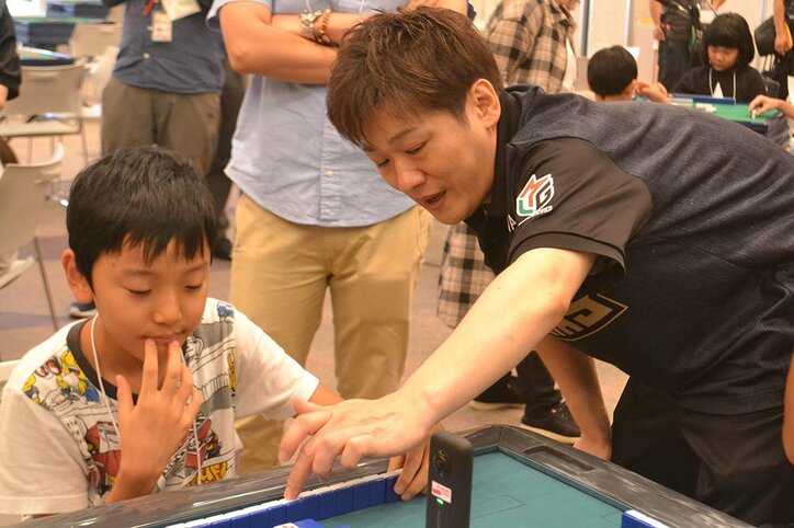 Mリーグ・渋谷ABEMASの4選手が小学生と交流「逆にパワーもらった」「子どもの吸収力がスポンジ」