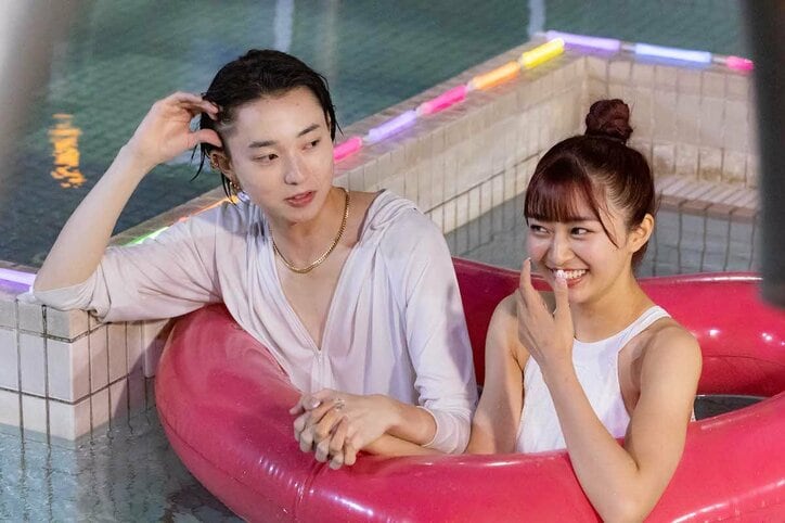 19歳水着美女と浮き輪の中で密着手つなぎ 鬼モテイケメン「好きになっちゃうんじゃない？」