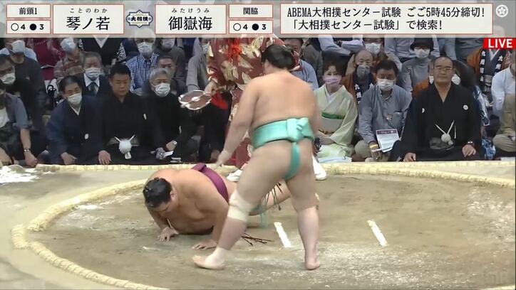 10勝以上で大関復帰が決まる関脇・御嶽海、力なく敗れ4敗目　優勝争いトップに並ぶ1敗力士は4人
