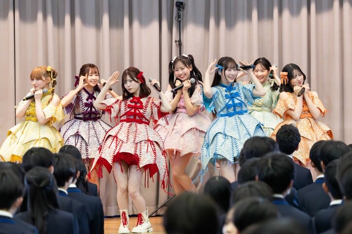 【映像】まさかの登場方法だったFRUITS ZIPPER、「可愛すぎ」連発の生ライブ