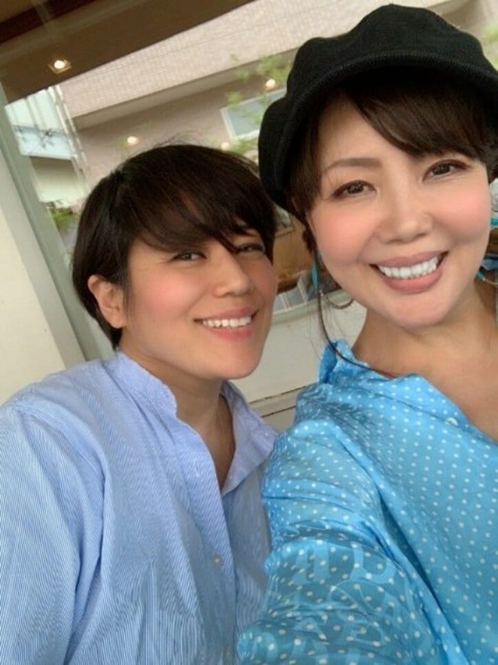 小川菜摘、久しぶりの青木さやかとショッピング「お買い上げ&直ぐ着替える（笑）」