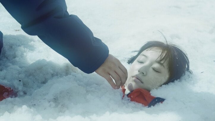 【写真・画像】雪山で見つかった少女の死体…『dele』第6話 衝撃のファーストカット 2枚目 ドラマ Abema Times アベ