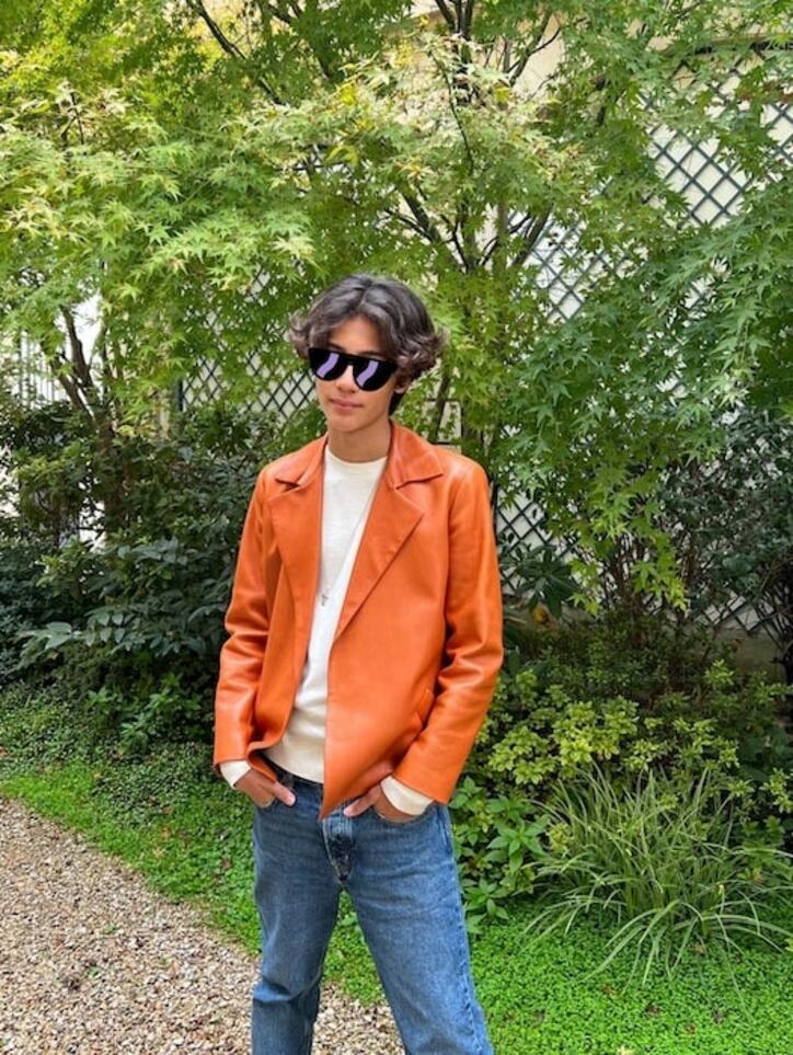  中村江里子、自身のジャケットを着こなす息子の姿を公開「身長が180センチ以上ある」 