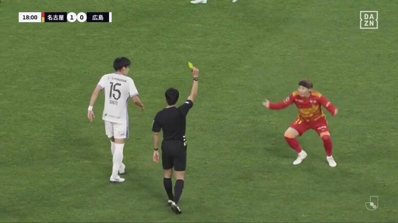 「なんでカード出たんや」「足裏か？」名古屋FW、“軽い接触”がイエロー判定で不服アピール「厳しいジャッジ」ファンも困惑