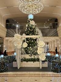 山田美保子『豪華なクリスマスツリー』