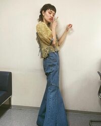 剛力彩芽、ヘアスタイルがよくわかる“おしゃれショット”を披露 「髪型も服も顔も全部可愛い」と称賛の声