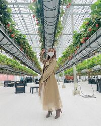 須田亜香里のイチゴ狩りする楽しげな姿に「あかりん可愛い」「めちゃめちゃキレイ」と絶賛