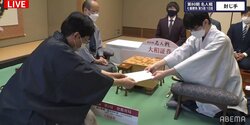 斎藤慎太郎八段が48手目を封じ手 形勢互角で2日目へ 持ち時間では渡辺明名人が1時間半リード／将棋・名人戦七番勝負
