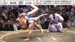 こんな大の里は見たことない…！ 豊昇龍、“衝撃”の投げに館内騒然 181キロの巨体が宙を舞った「すごいひっくり返ったな」驚きの声