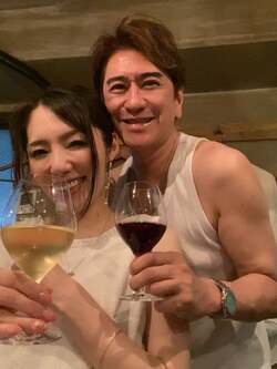 川崎麻世、妻・花音との夫婦ショットを披露し「素敵」と反響