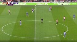 「予測能力エグすぎ」「鉄壁すぎる」リバプール遠藤航が爆速スピードで“鬼プレス”を炸裂した瞬間　相手のカウンターを阻止→ボールを回収した隠れた好プレー