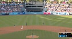 「油断した？」大谷翔平の爆足で“まさかの展開”… 相手野手の一瞬の隙をついて“爆速タッチアップ”「マジかよ！」「速すぎるw」