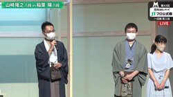 解説棋士も「すごい将棋」「目がチカチカする」早指し棋戦でAIの形勢グラフも乱高下する大混戦 ファンも「見たことない将棋」と興奮