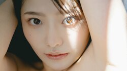 “グラマラス女神”山田かな、2人きりの“お籠り”グラビア 『ヤングキングBULL』初登場