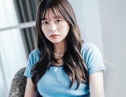 「奪いに行きたいくらい好き」スタイル抜群のJKグラドル、太ももあらわな超ミニスカ＆エプロン姿でかわいさ爆発！男子が完全に虜に『オオカミくん』2話