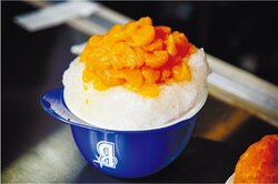 こちらは猛暑でも絶好調！ハマスタ名物「みかん氷」売上前年比2割アップ　大盛りのヘルメット版も