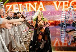 ラテン美女レスラーの『NARUTO』コスが話題 セクシー＆キュートな「はたけカカシ」