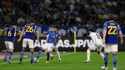 「代表でも、みとまってる」三笘薫がピッチ50m超独走、ペナルティエリアまでドリブル一直線！開始2分の衝撃に「持った時の空気感がやばい」「これが見たかった！」