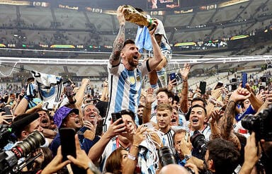 メッシ、優勝した2022年W杯で着たユニフォーム6着がオークション