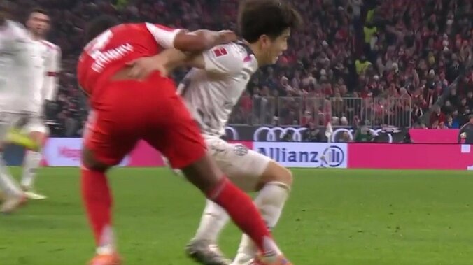 「ニャブリがピキってるやん」海外1年目の日本人MF、ドイツ代表MFを完全シャットアウト「まったくやらせてない」ボール奪取＆ファウル誘発の絶品ディフェンス 3枚目