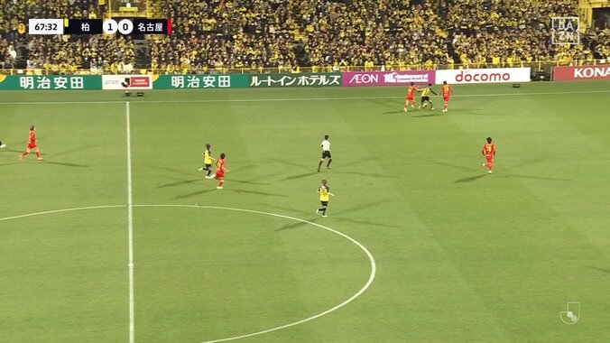 「レベル違う」日本代表選外の24歳FW、脅威の“超加速ドリブル”でDF2人をぶち破る「馬力やべえ」圧倒的打開力にファン衝撃 5枚目