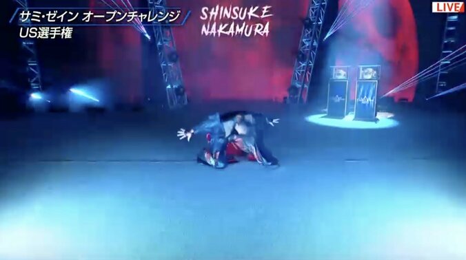 素顔の中邑真輔が“神曲”で入場