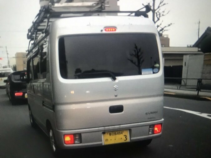 カルロス・ゴーン被告が108日目に保釈　“作業員風”姿、スズキの軽自動車で都内を移動中 2枚目