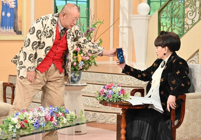 【写真・画像】笑福亭鶴瓶、結婚51年の美人妻・玲子さんに感謝「逃げられないように日々努力します」　2枚目