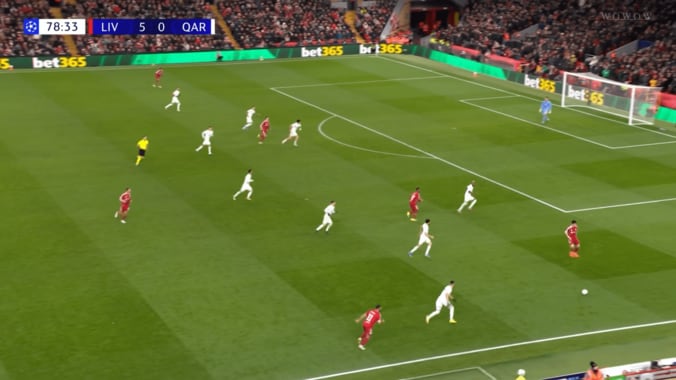 「上手すぎやろがい」遠藤航の“本職顔負けクロス”にファン驚愕！「結構いいんかい」緊急出場の右SBで決定機演出 5枚目