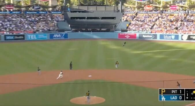 【写真・画像】めっちゃ嬉しそう！ 大谷翔平、感情が大爆発「テンション高っ！」「最高すぎる」 復活のヒット→塁上ではしゃぎまくる　1枚目