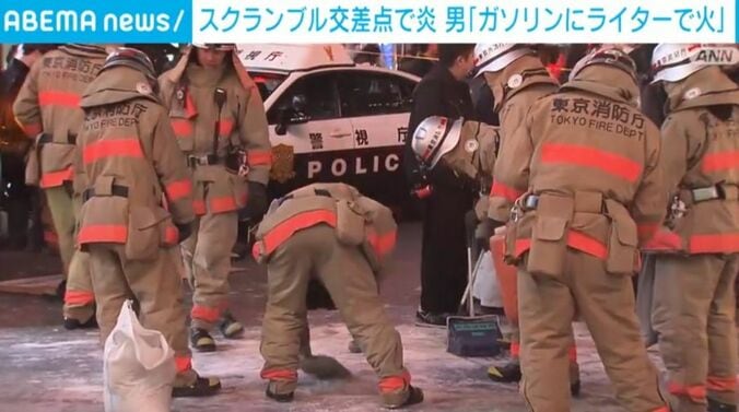 消火活動を行う消防隊