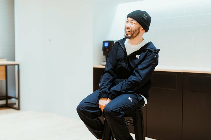 「”自分が一番になりてえ”っていう気持ちもあるので、そういうものが自分を突き動かしている」と語るMASS-HOLEの美学と、地元・松本のシーンとは。 8枚目