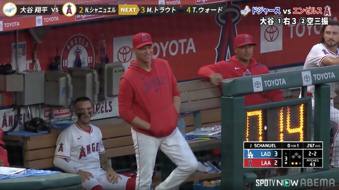 大谷翔平が「叫んだ」 自らの160キロ豪速球がファウルで三塁ベンチへ…一瞬「ヒヤリ」もエ軍ベンチは笑顔で合図 古巣戦の一幕に反響 2枚目