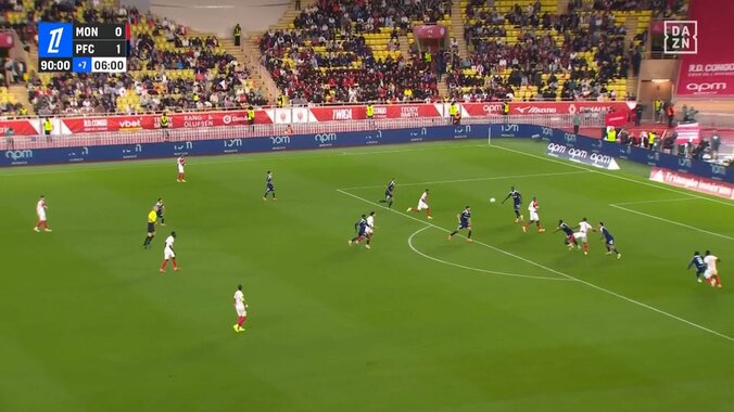 南野拓実、豪快シュートを枠外へ飛ばし痛恨の決定機逸「それは枠入れなきゃ」同点チャンスを逃しファンから厳しい声 4枚目