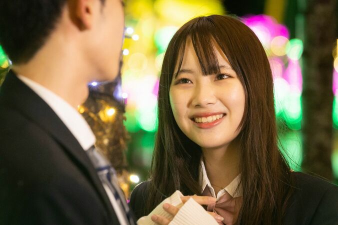 清楚系高1美少女・まじゅ、初日から男子3人と2ショット！「本気度が違う」積極的な行動をスタジオが絶賛『恋ステ2022春』第2話 1枚目